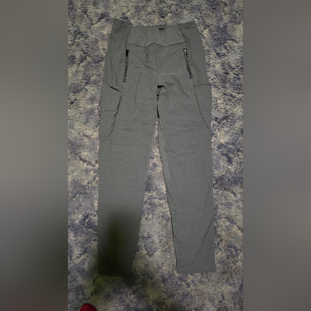 Athleta HEADLANDS HYBRID  With STASH POCKETS.  GRAY. 10
